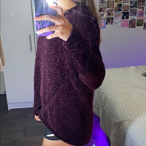 Maroon velvet v neck sweater - Picture 2 of 3